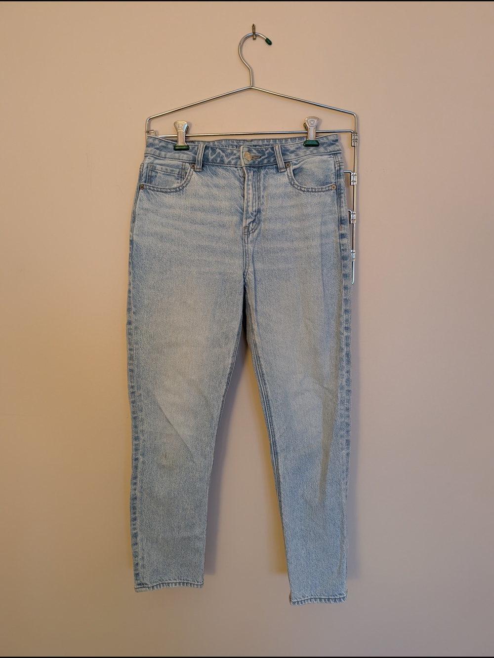 Light Wash Women’s Mom Jeans